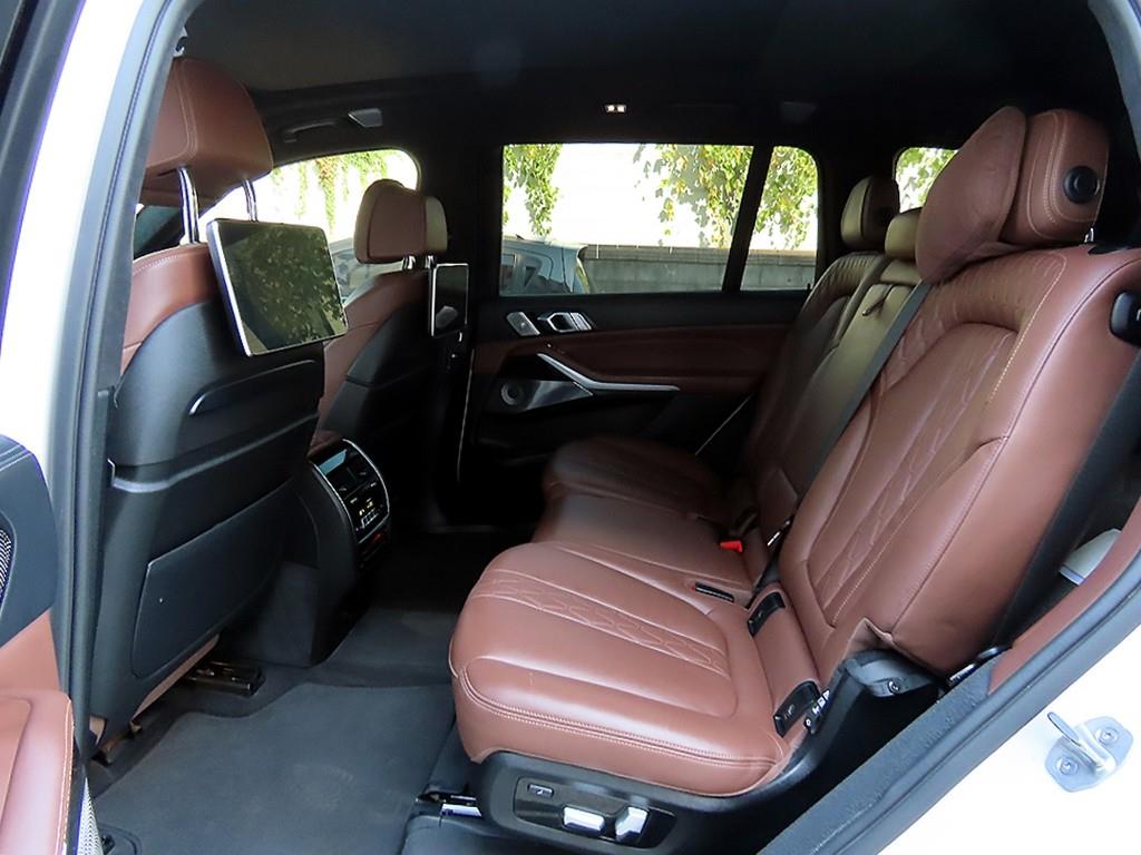 BMW X7 — photo 06