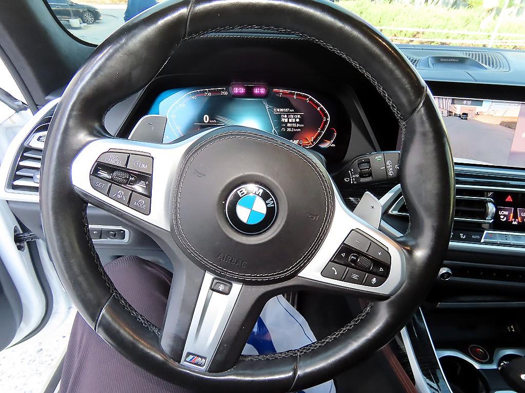 BMW X7 — photo 08
