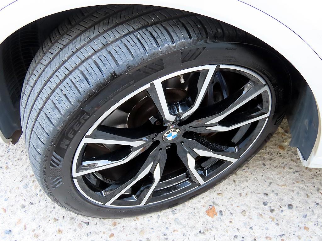 BMW X7 — photo 20