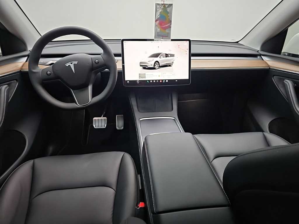 Tesla Model Y — photo 07