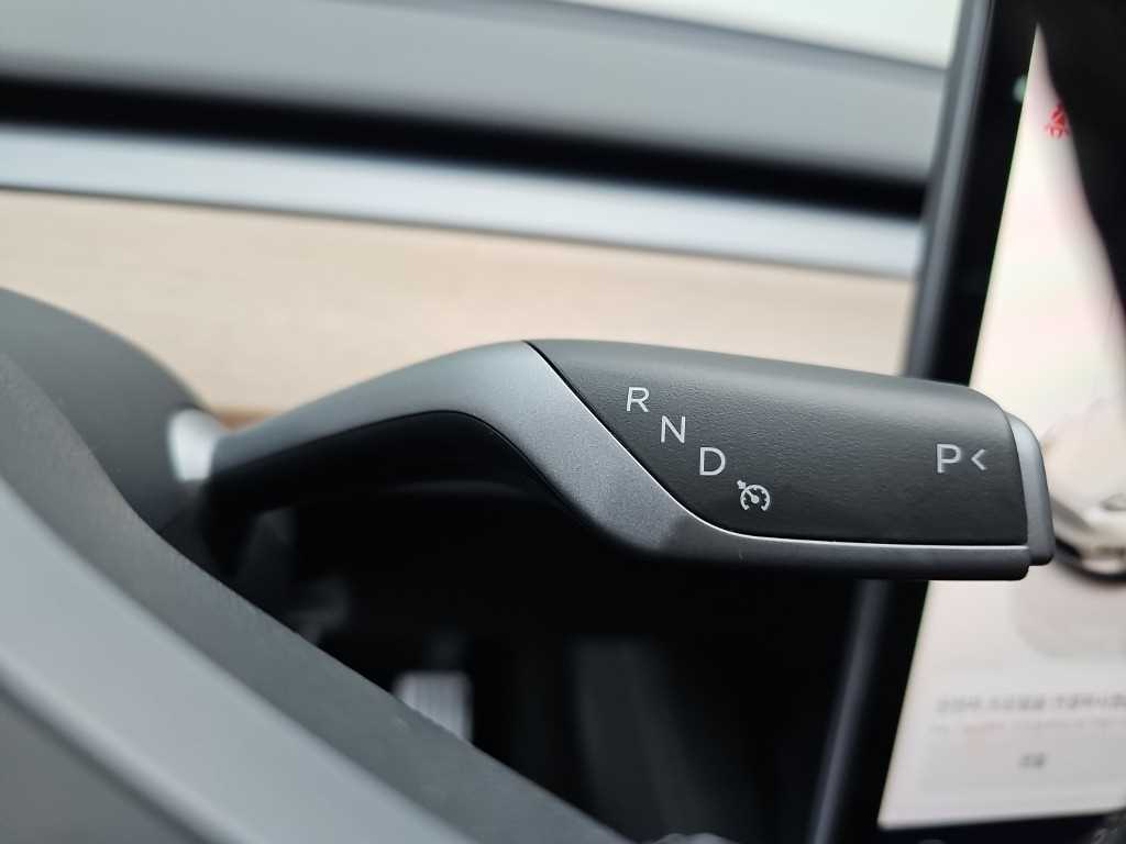 Tesla Model Y — photo 08