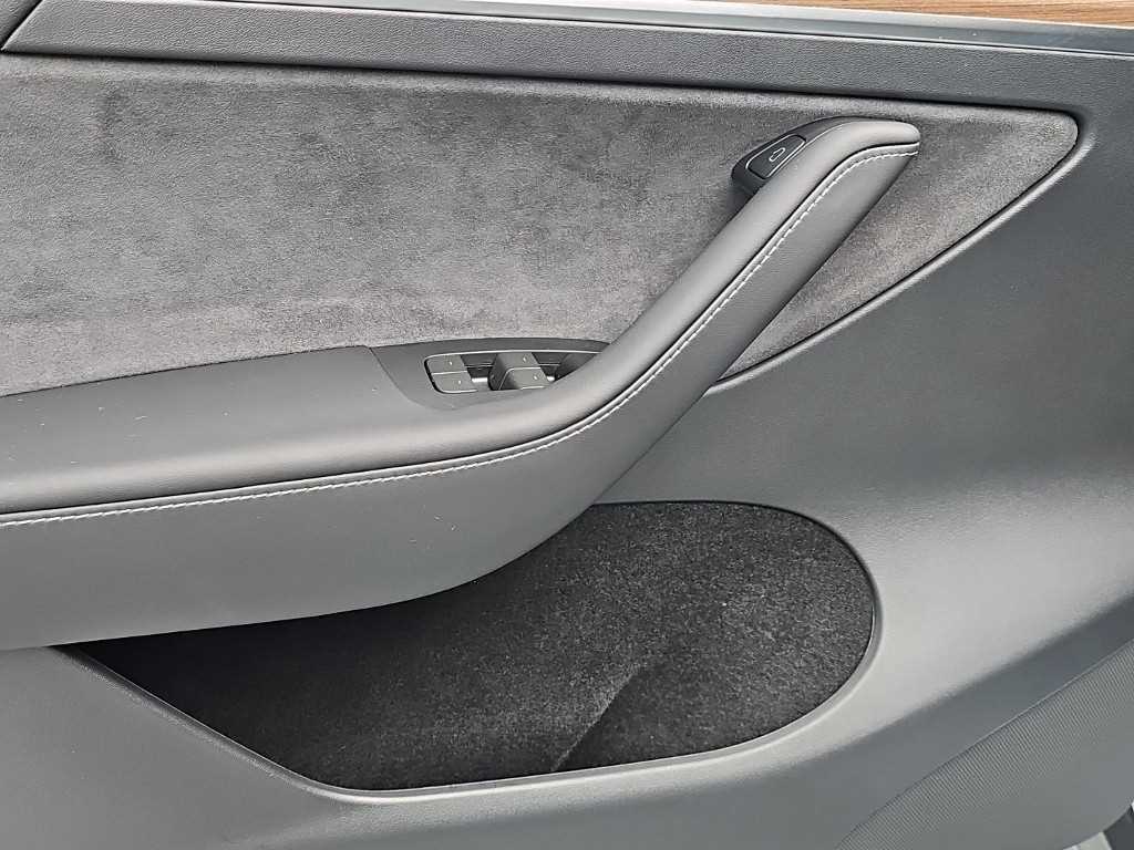 Tesla Model Y — photo 16