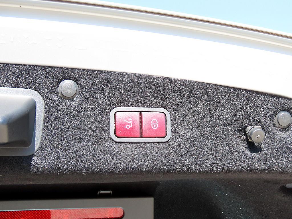 Mercedes-Benz S-Class — photo 16