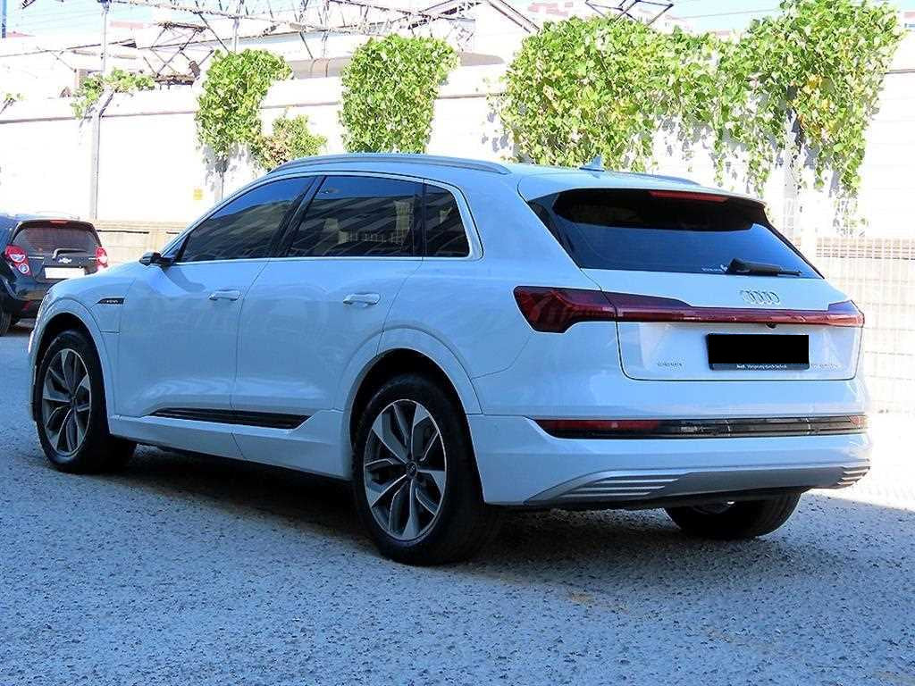 Audi e-tron — photo 03