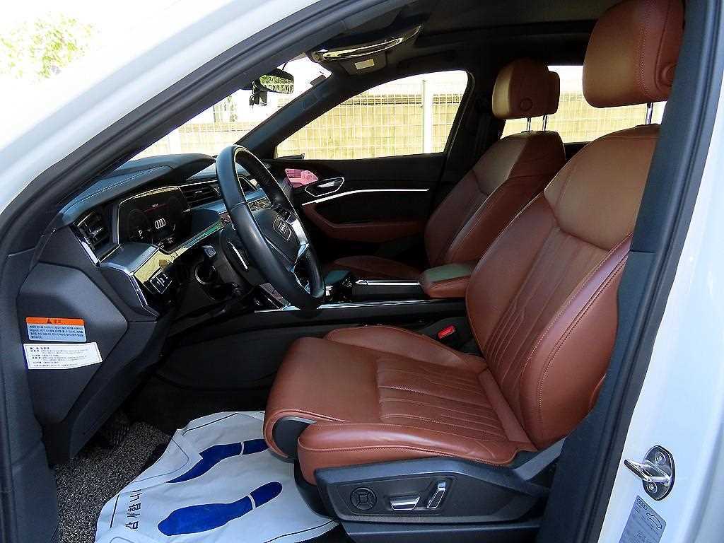 Audi e-tron — photo 05