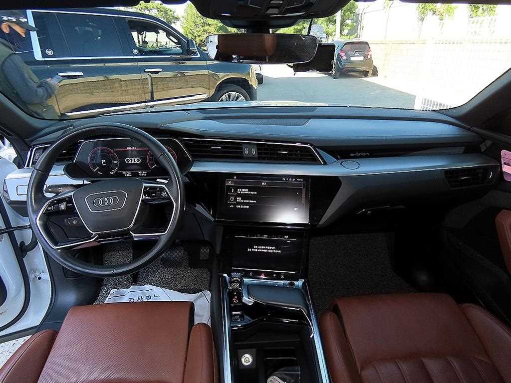 Audi e-tron — photo 07