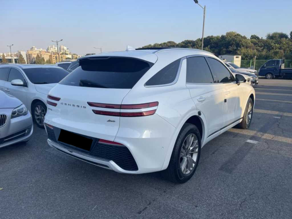 Genesis GV70 — photo 02