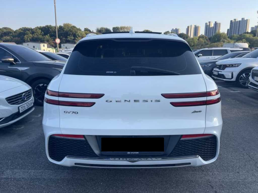 Genesis GV70 — photo 04