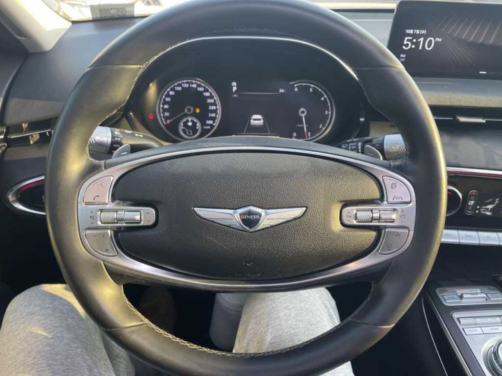 Genesis GV70 — photo 06