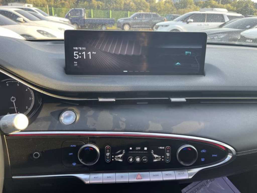 Genesis GV70 — photo 09