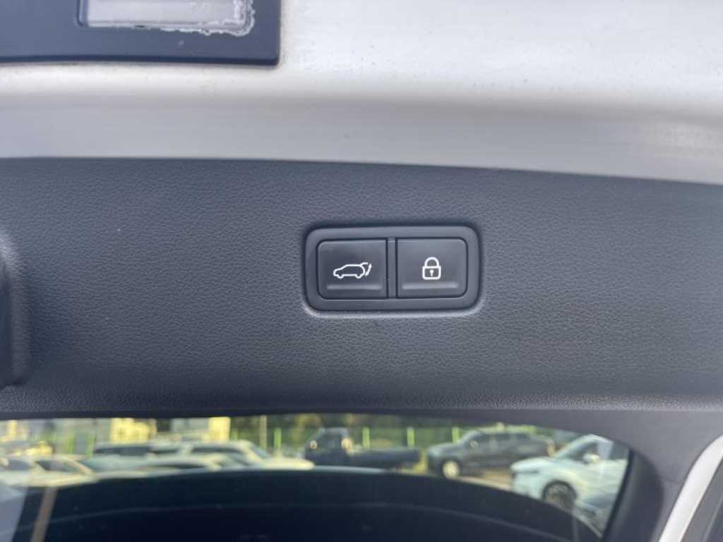 Genesis GV70 — photo 17