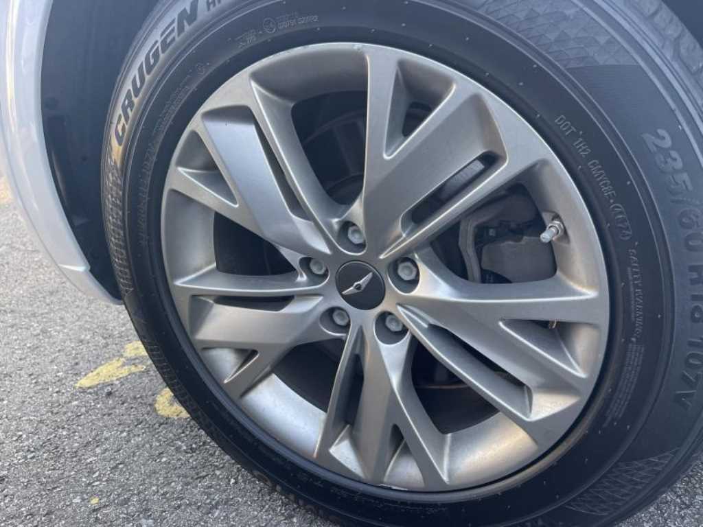Genesis GV70 — photo 18