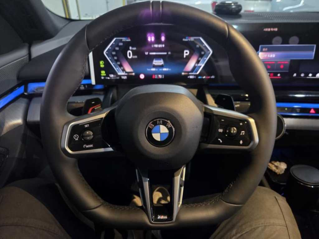 BMW 5-Series — photo 07