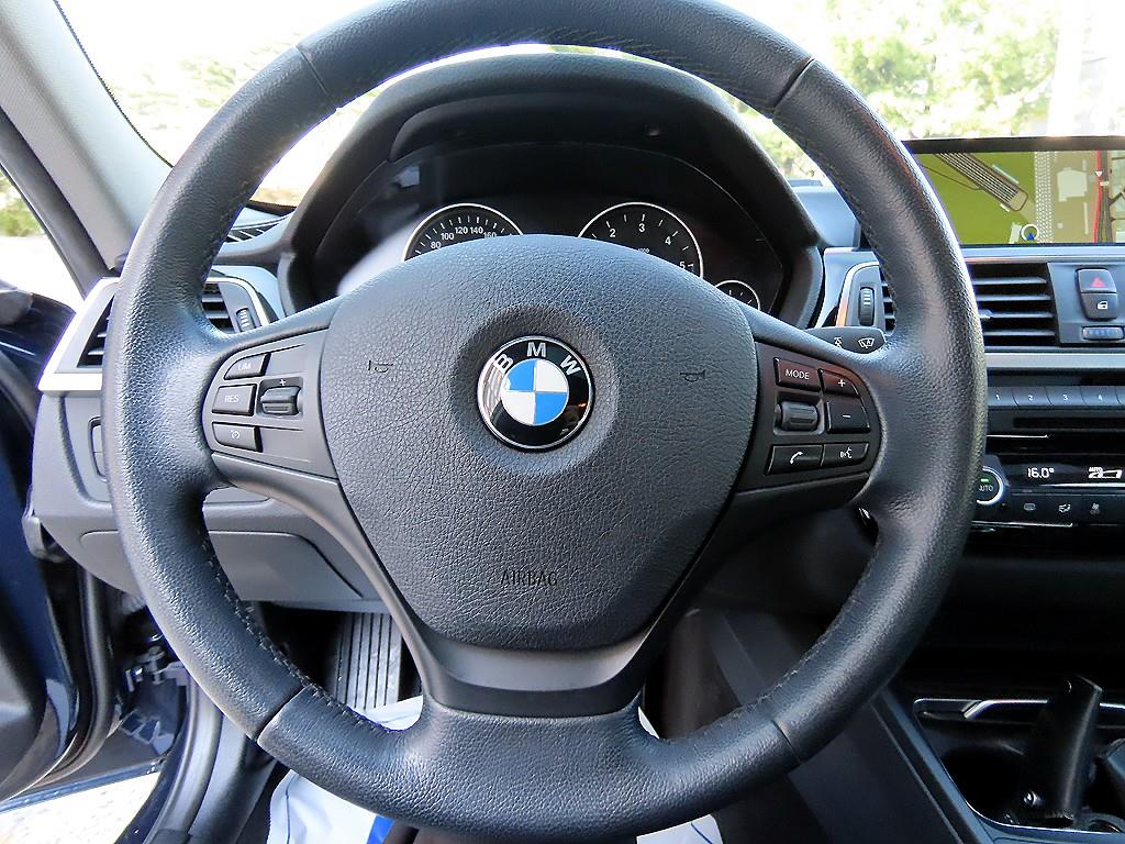 BMW 3-Series — photo 08