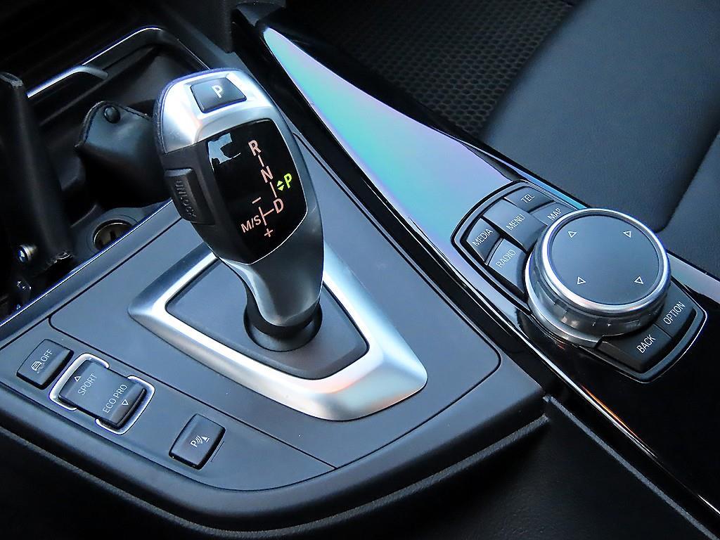 BMW 3-Series — photo 11