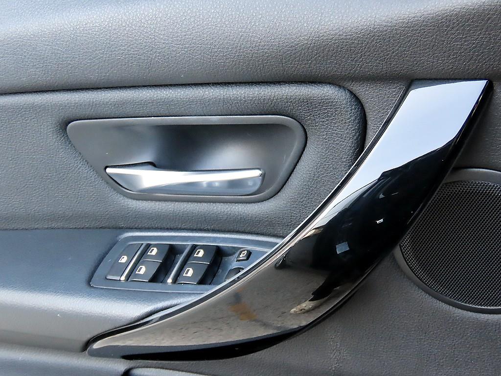 BMW 3-Series — photo 12