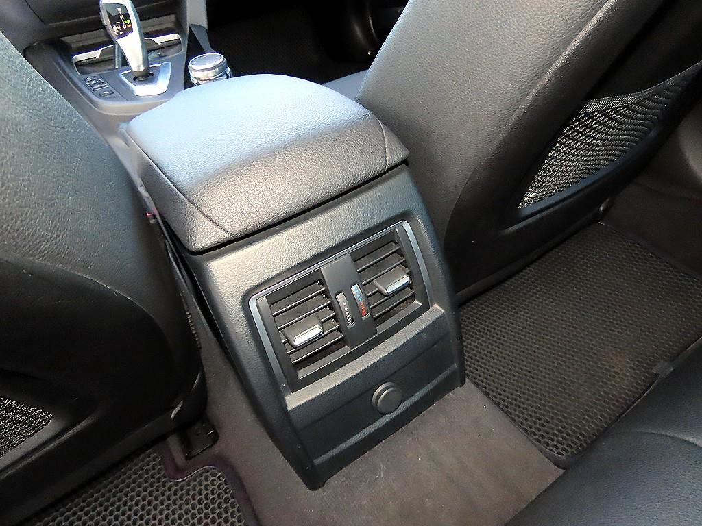BMW 3-Series — photo 17