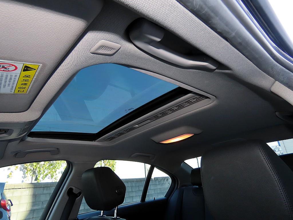 BMW 3-Series — photo 18
