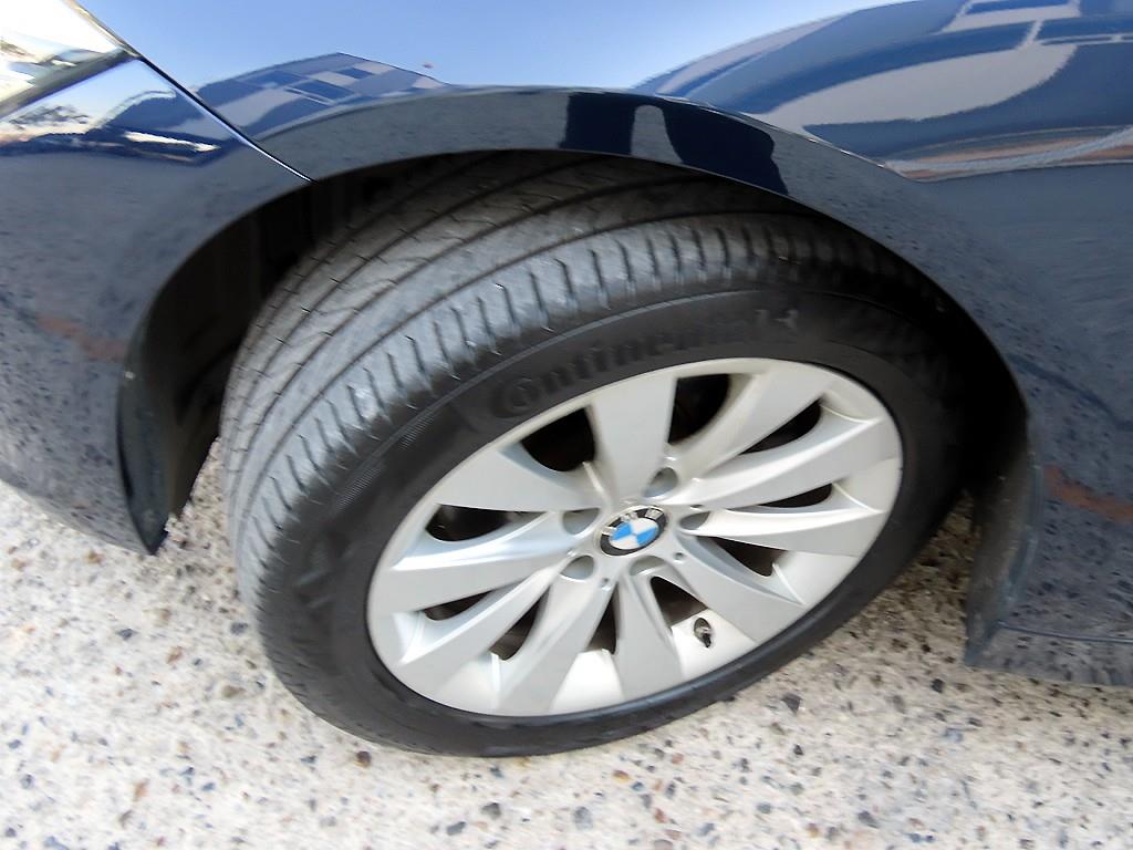 BMW 3-Series — photo 20