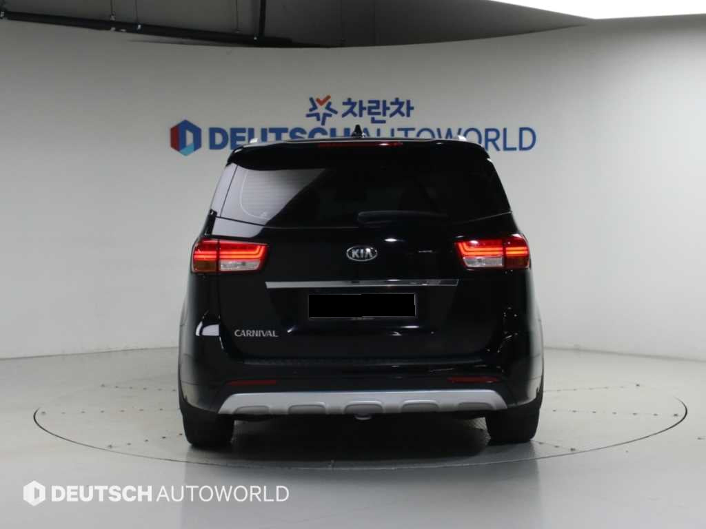 Kia Carnival — photo 04