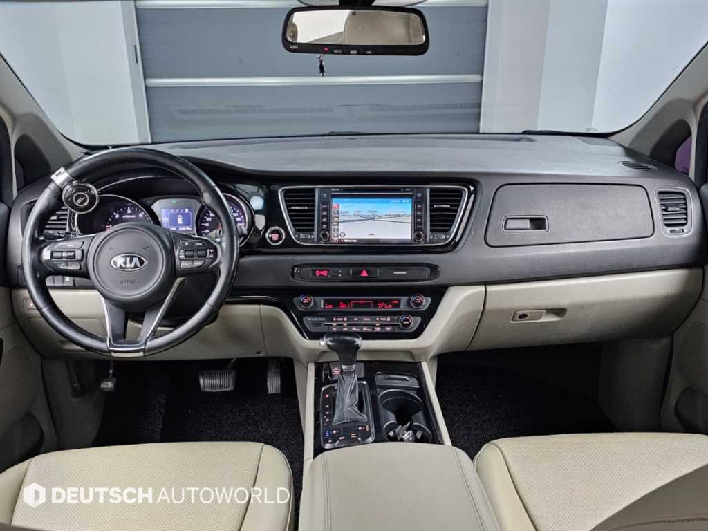 Kia Carnival — photo 07