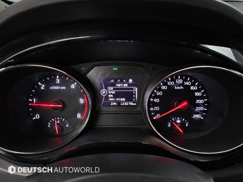 Kia Carnival — photo 08