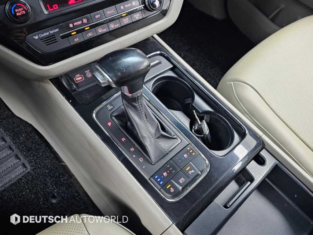 Kia Carnival — photo 09