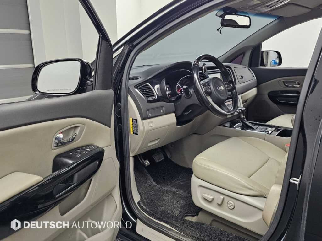 Kia Carnival — photo 11