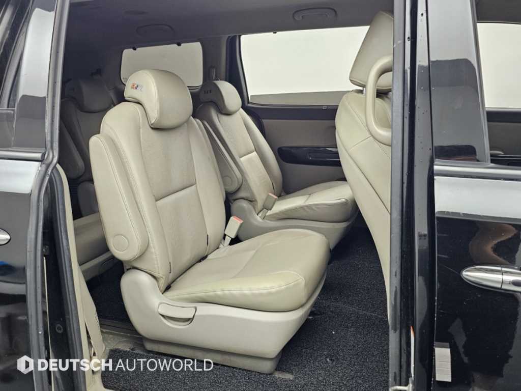 Kia Carnival — photo 12