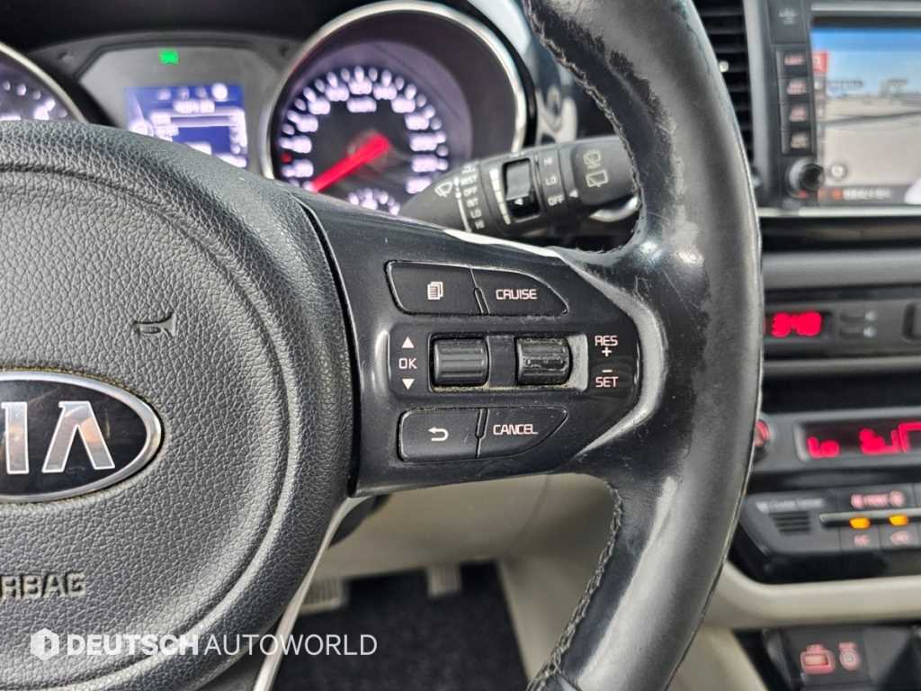 Kia Carnival — photo 17