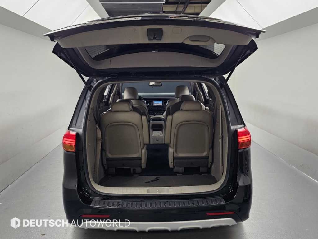 Kia Carnival — photo 19