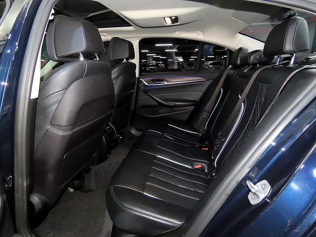 BMW 5-Series — photo 07