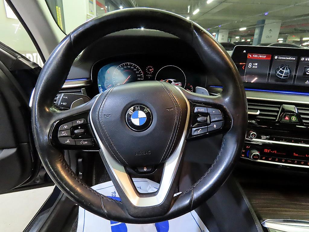BMW 5-Series — photo 08