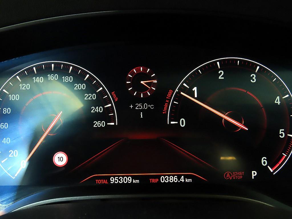 BMW 5-Series — photo 09