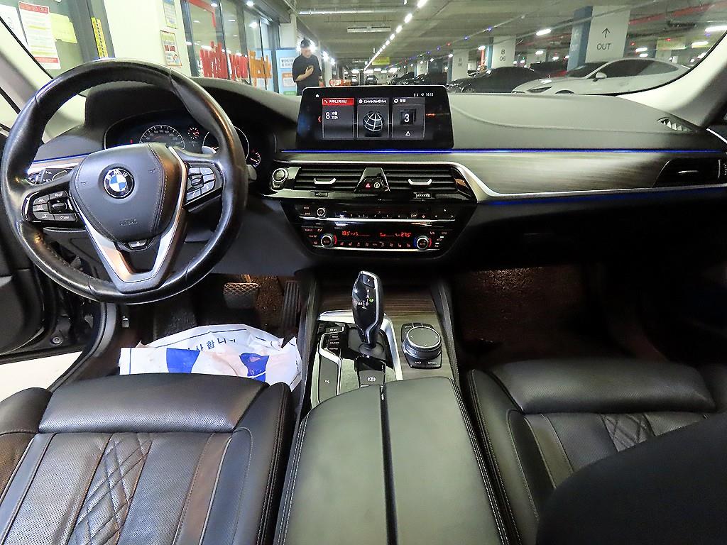 BMW 5-Series — photo 10