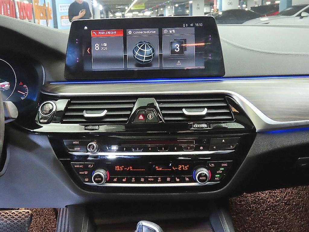 BMW 5-Series — photo 11