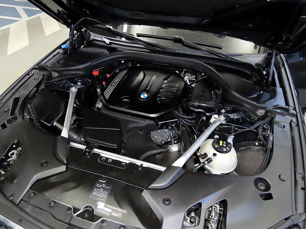 BMW 5-Series — photo 19