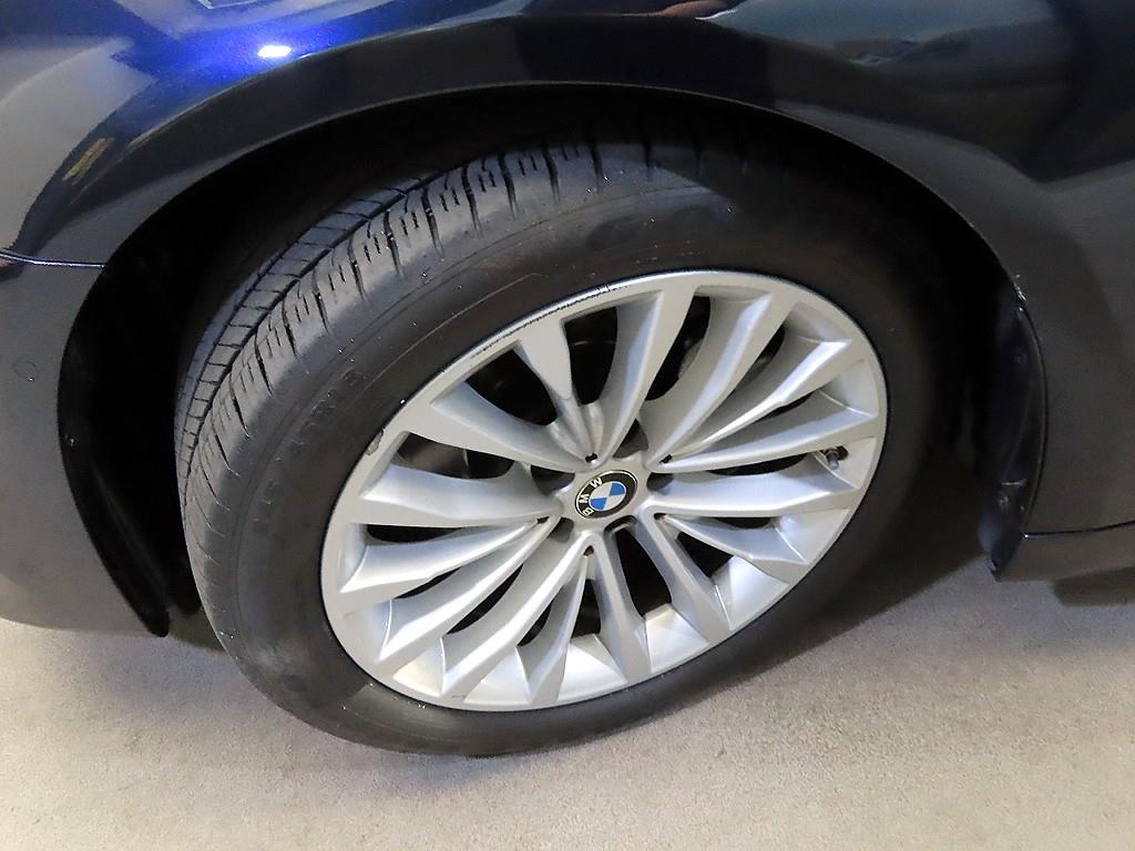 BMW 5-Series — photo 20