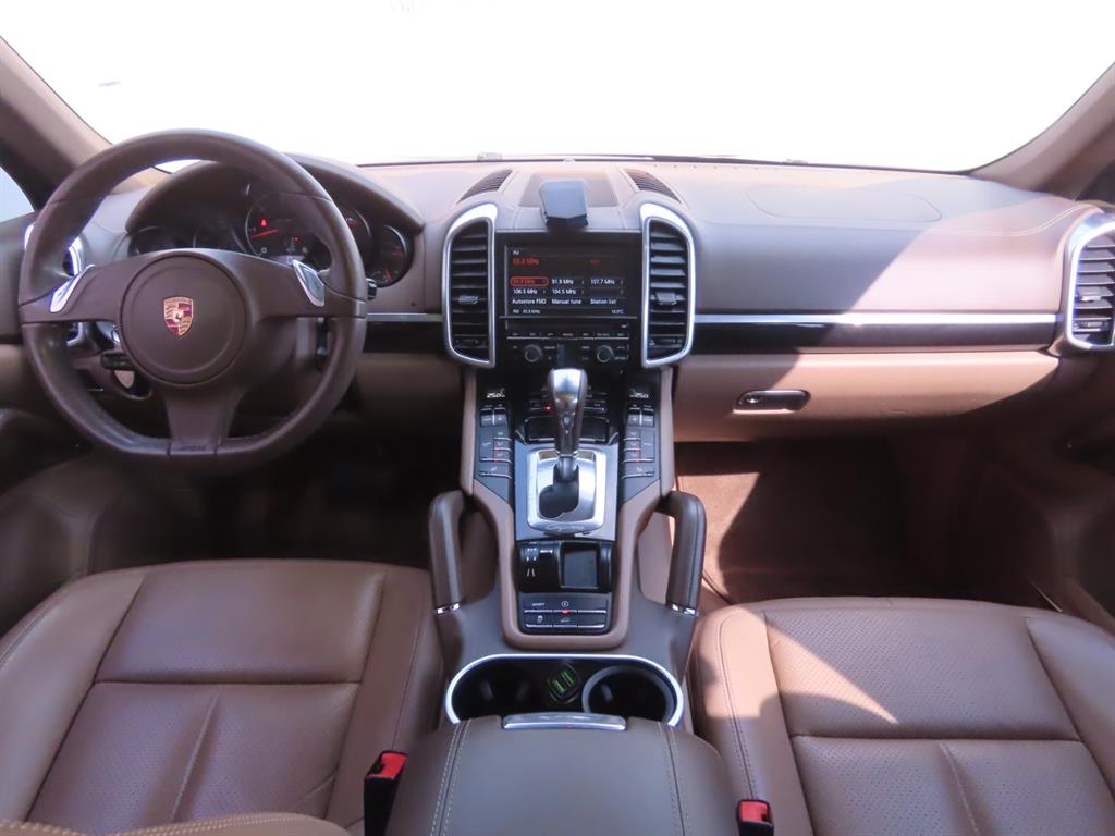 Porsche Cayenne — photo 09