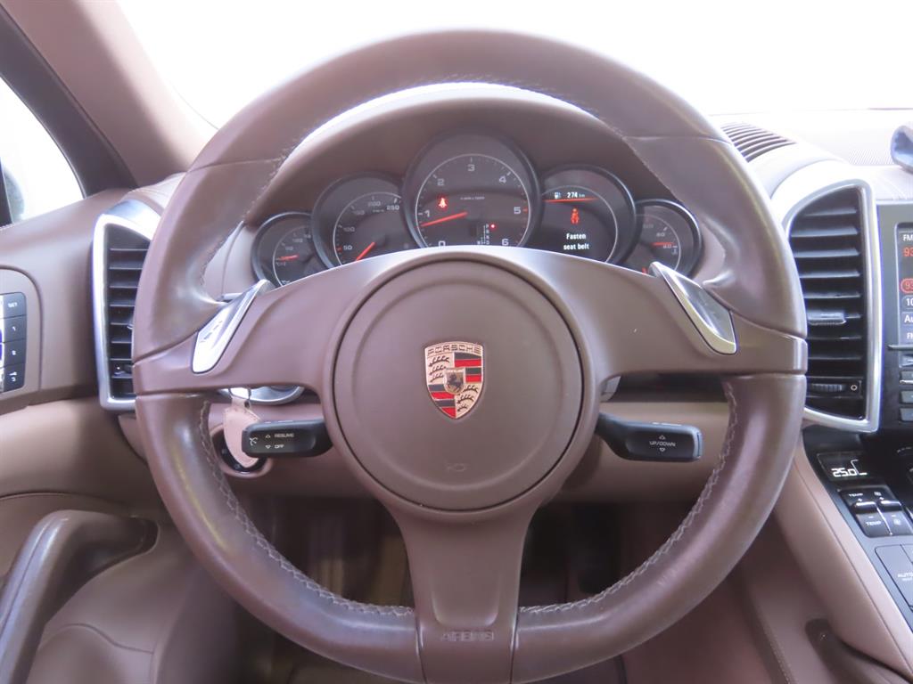 Porsche Cayenne — photo 11