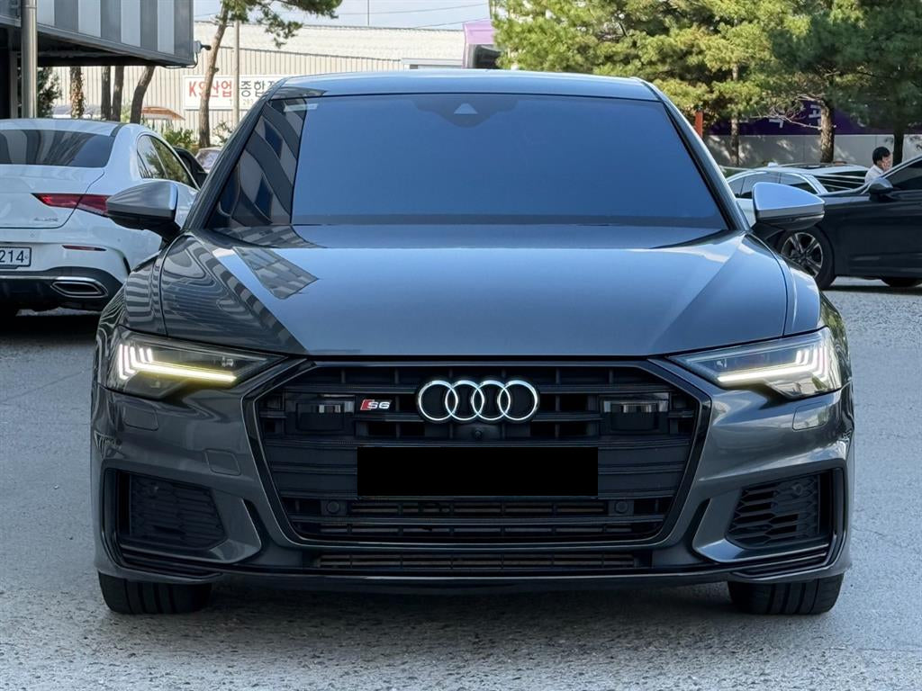 Audi S6 — photo 01