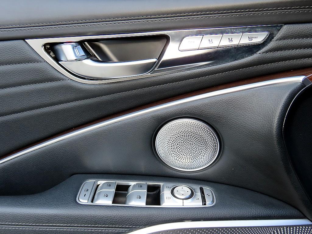 Kia K9 — photo 12