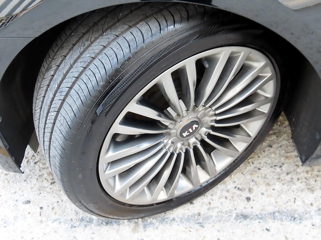 Kia K9 — photo 20
