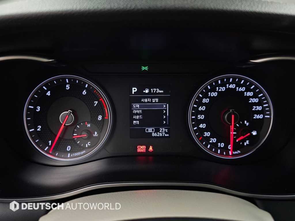Genesis G70 — photo 08