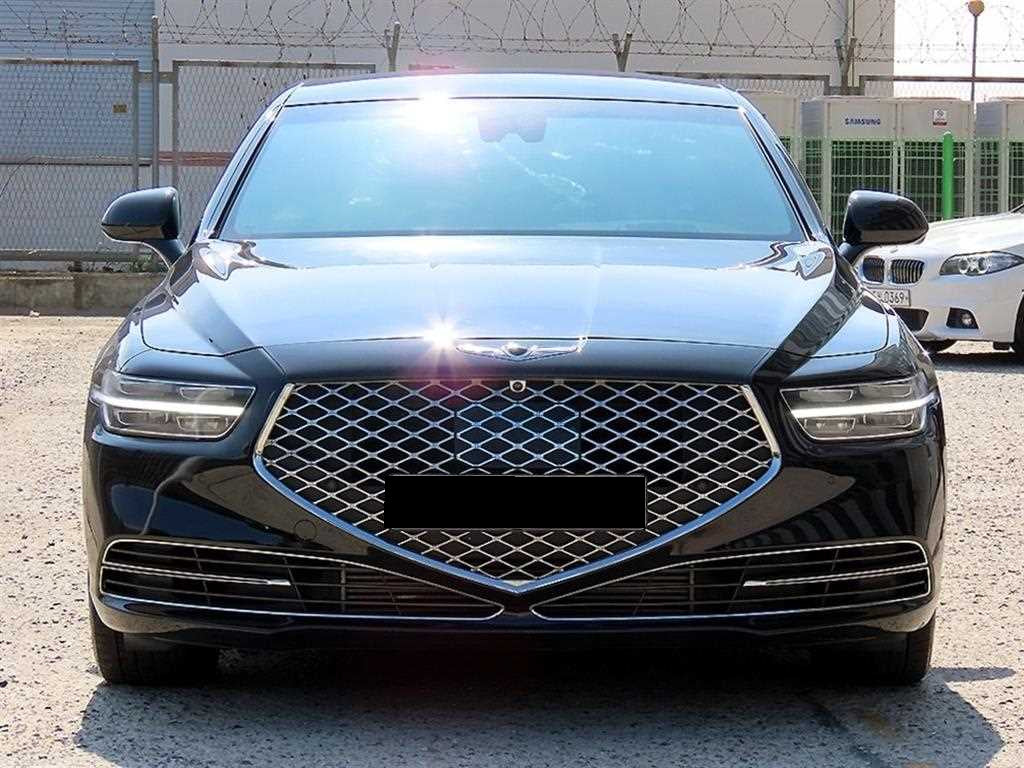 Genesis G90 — photo 01