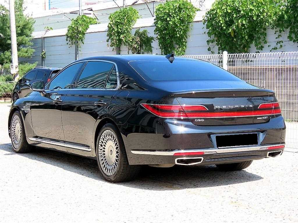 Genesis G90 — photo 03