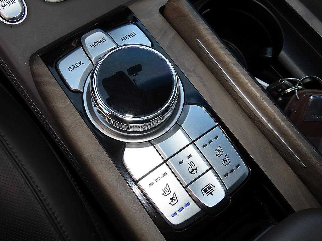 Genesis G90 — photo 12