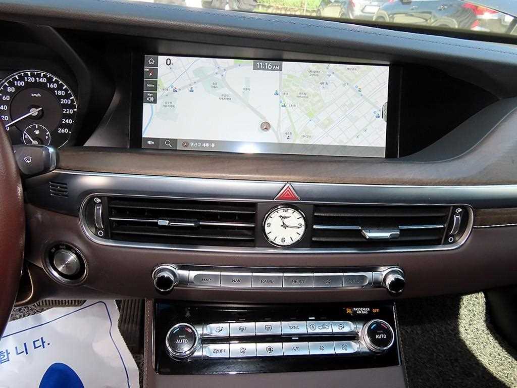 Genesis G90 — photo 14