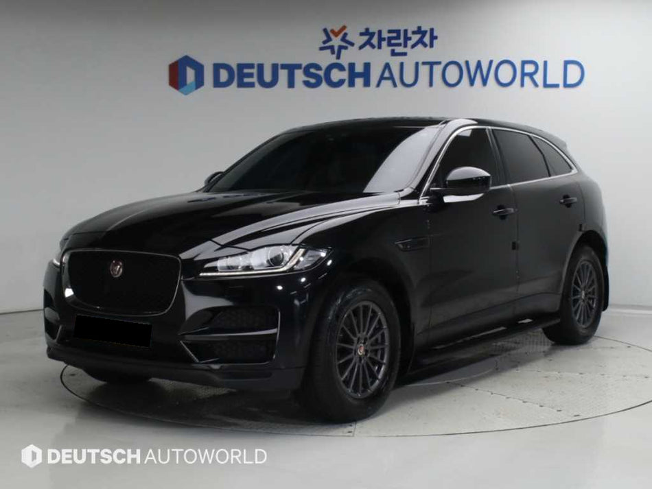 Jaguar F-PACE — photo 01
