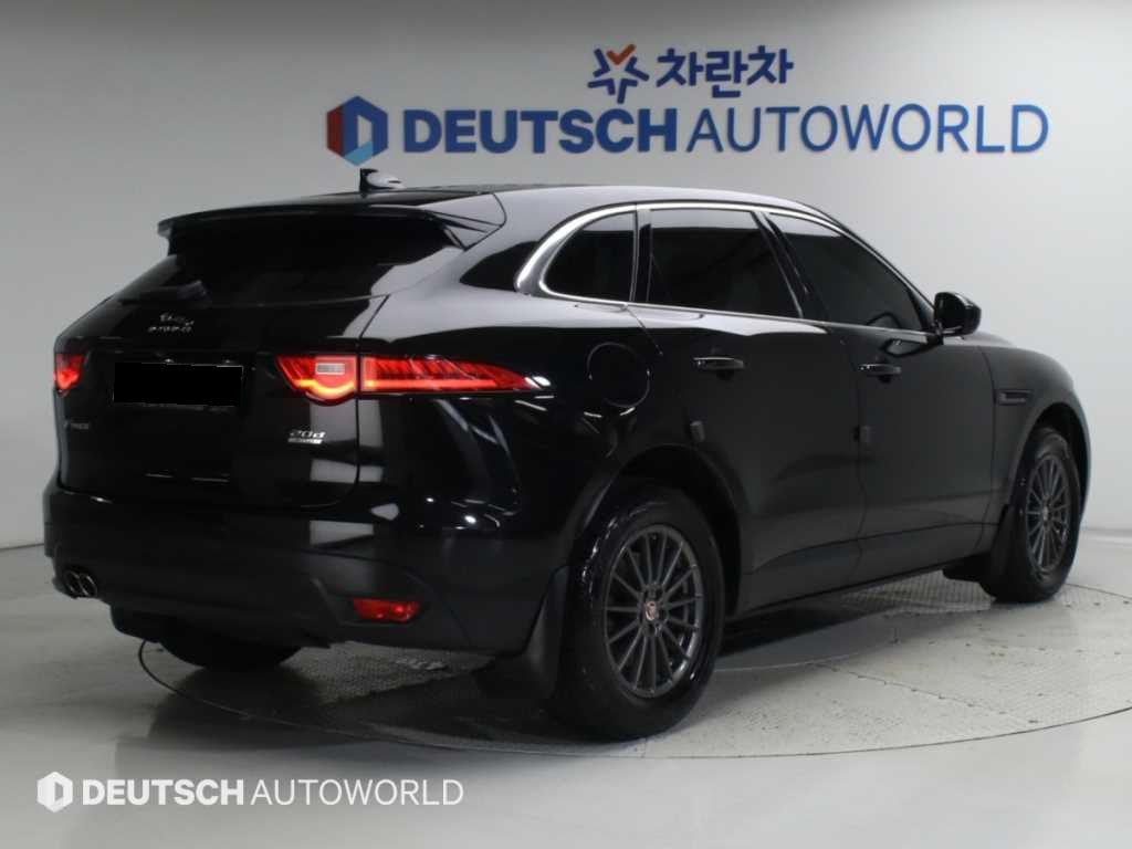 Jaguar F-PACE — photo 02